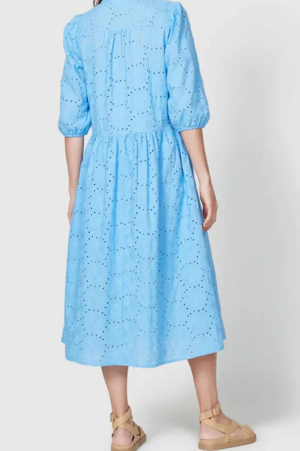 Walnut Paris Lace Dress^ Dresses