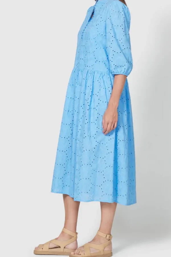 Walnut Paris Lace Dress^ Dresses